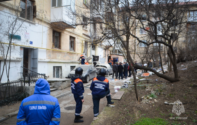 В Севастополе ликвидируют последствия происшествия на улице Леваневского (ВИДЕО)