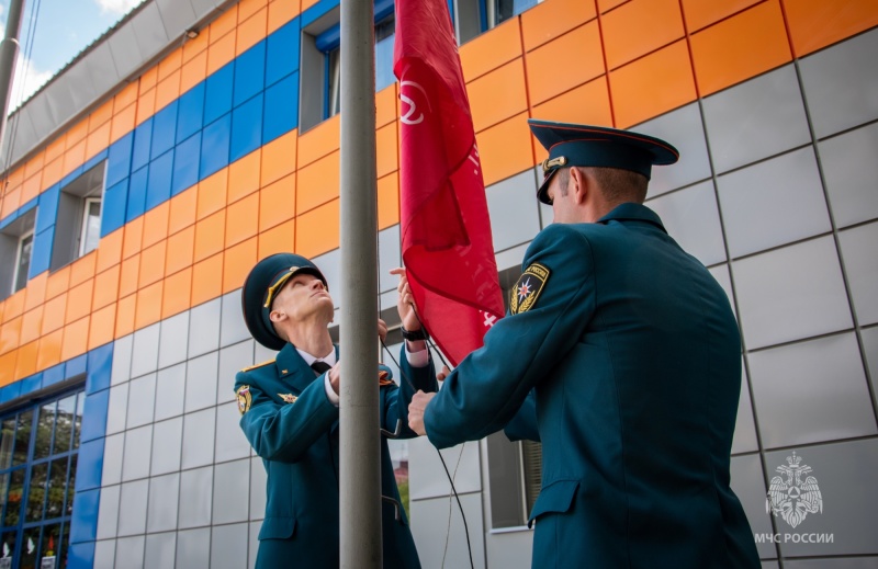 Севастопольские сотрудники МЧС России почтили память героев, павших в годы Великой Отечественной войны