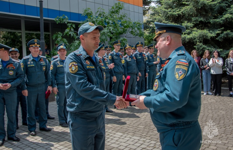 Севастопольские сотрудники МЧС России почтили память героев, павших в годы Великой Отечественной войны