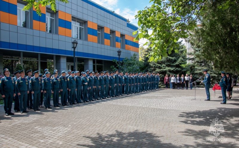 Севастопольские сотрудники МЧС России почтили память героев, павших в годы Великой Отечественной войны