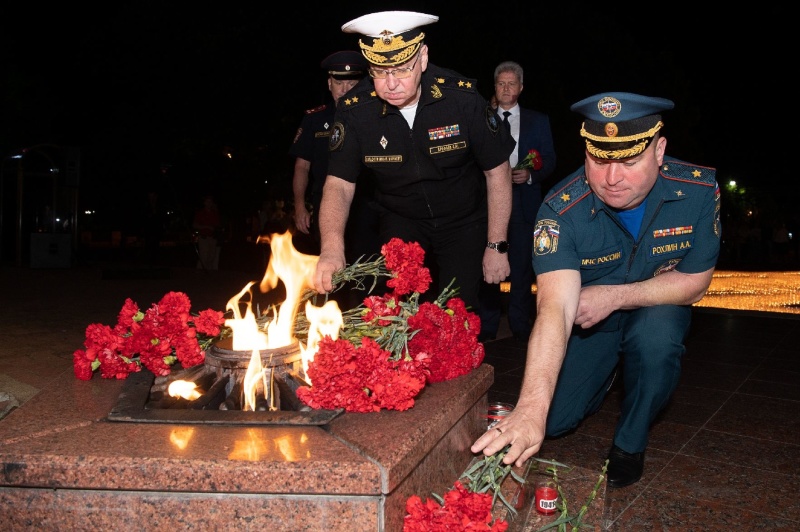 Руководство МЧС России по городу Севастополю приняло участие в мемориальных мероприятиях в ночь на 22 июня