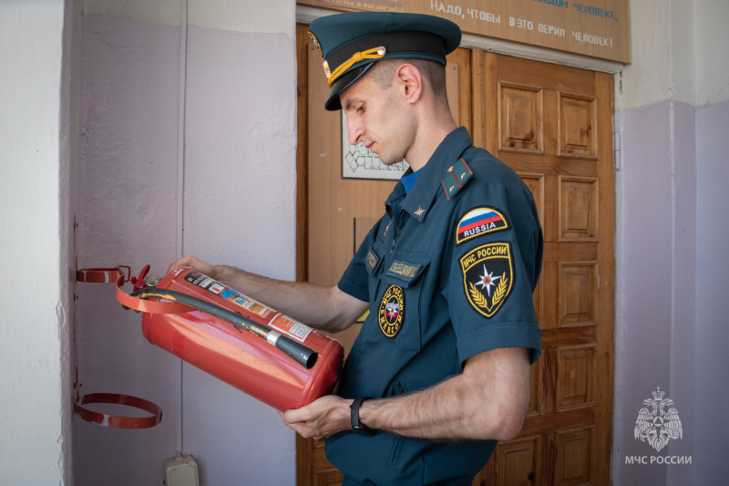 В канун нового учебного года специалисты МЧС России провели профилактические визиты в школы и детсады Севастополя